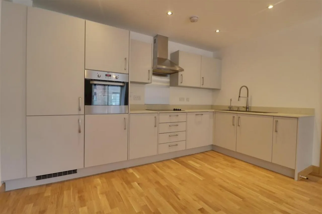 Langley Square, DA1, photo 2