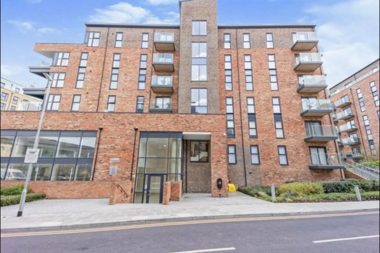 2 bed flat to rent, Langley Square, DA1