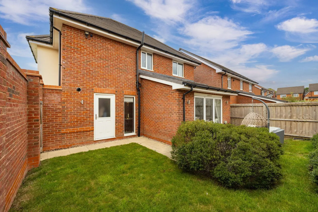 Norton Road, Mosley Common, M28, photo 33
