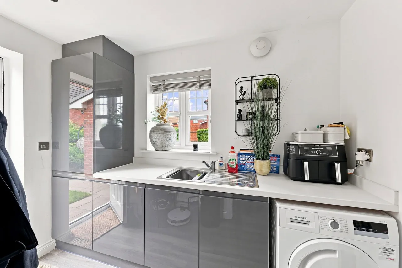 Norton Road, Mosley Common, M28, photo 14