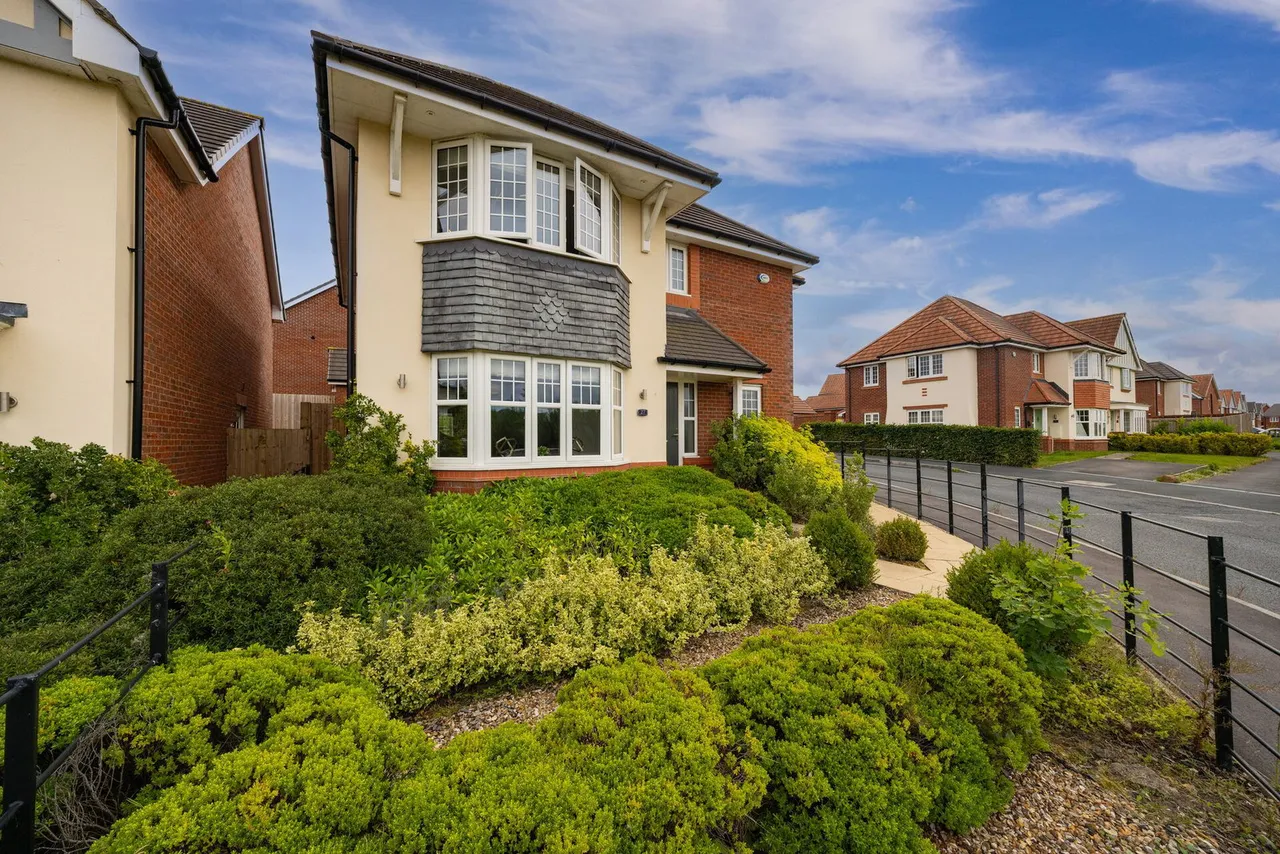 Norton Road, Mosley Common, M28, photo 2