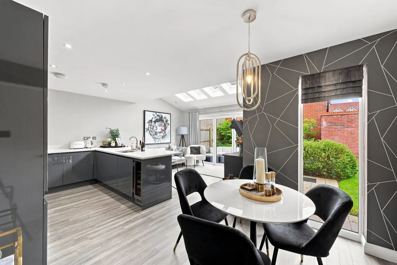 Norton Road, Mosley Common, M28, photo 8