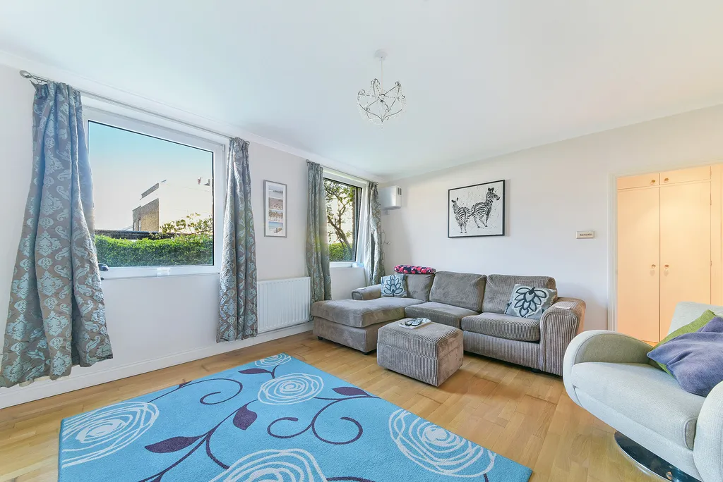 York Road, London, SW11, photo 3