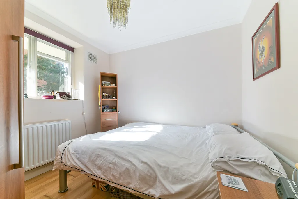York Road, London, SW11, photo 4