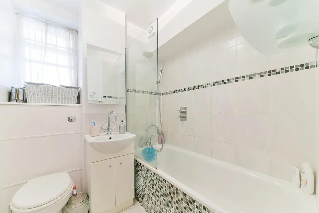 York Road, London, SW11, photo 5