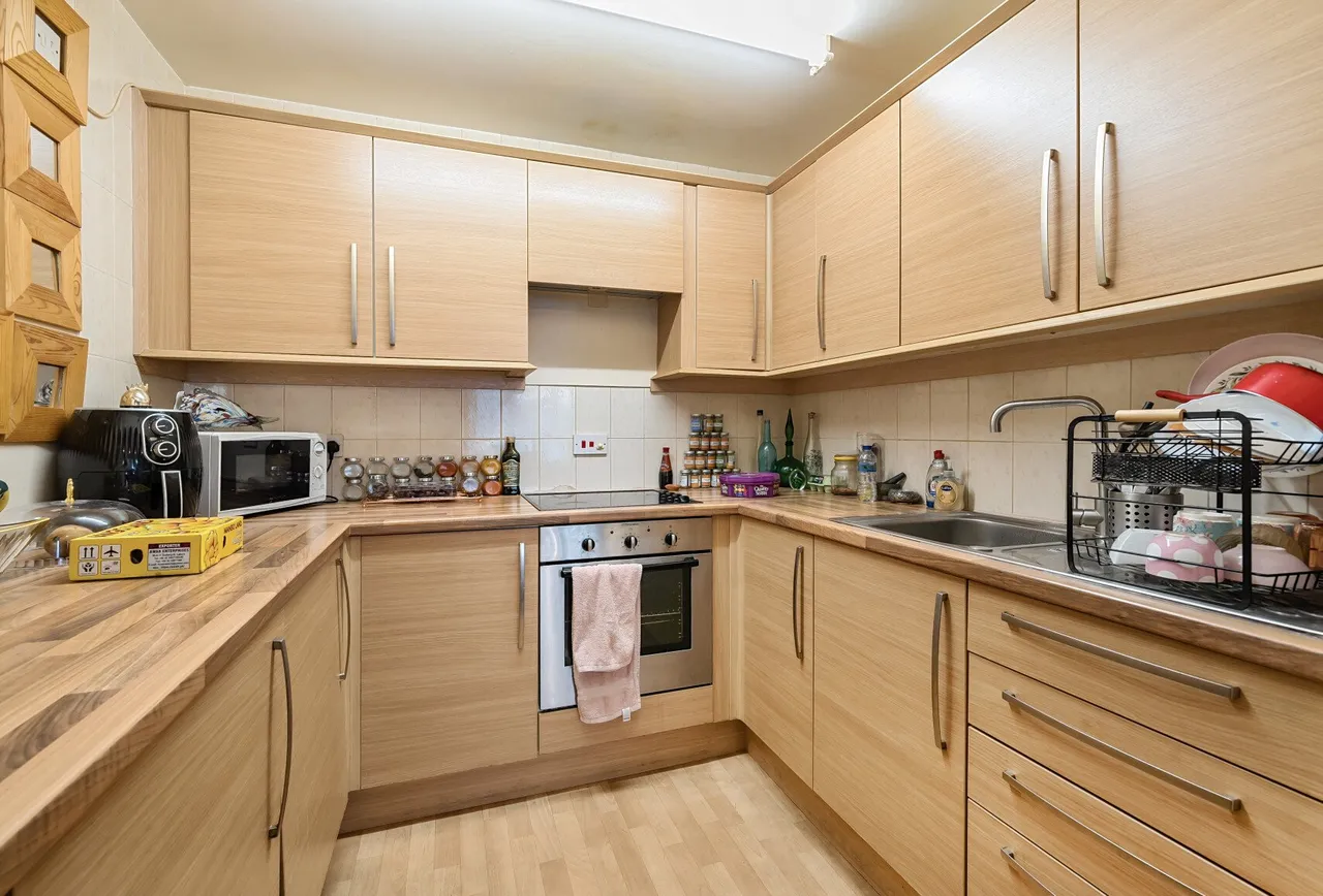 Chatsworth Place, Mitcham, CR4 4NG, photo 4