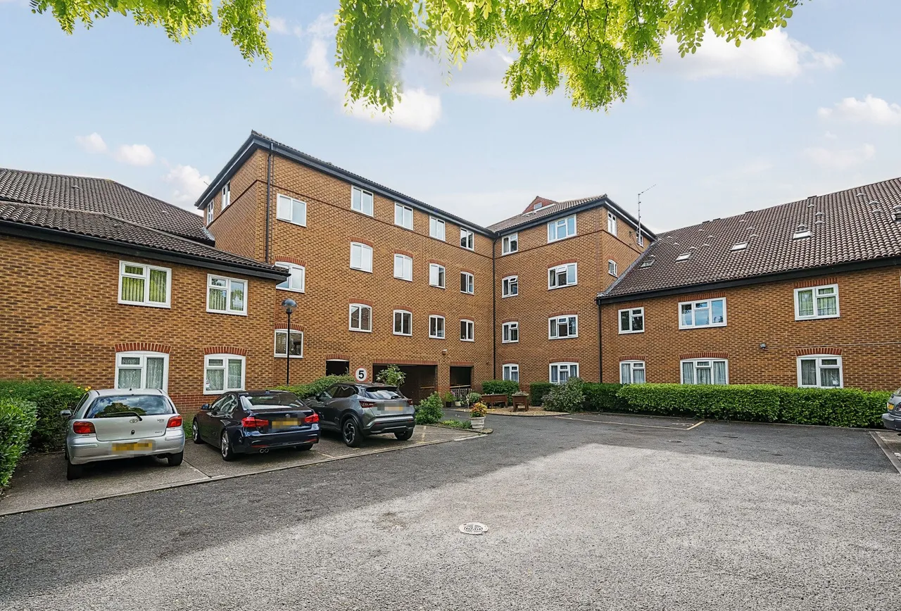 Chatsworth Place, Mitcham, CR4 4NG, photo 3
