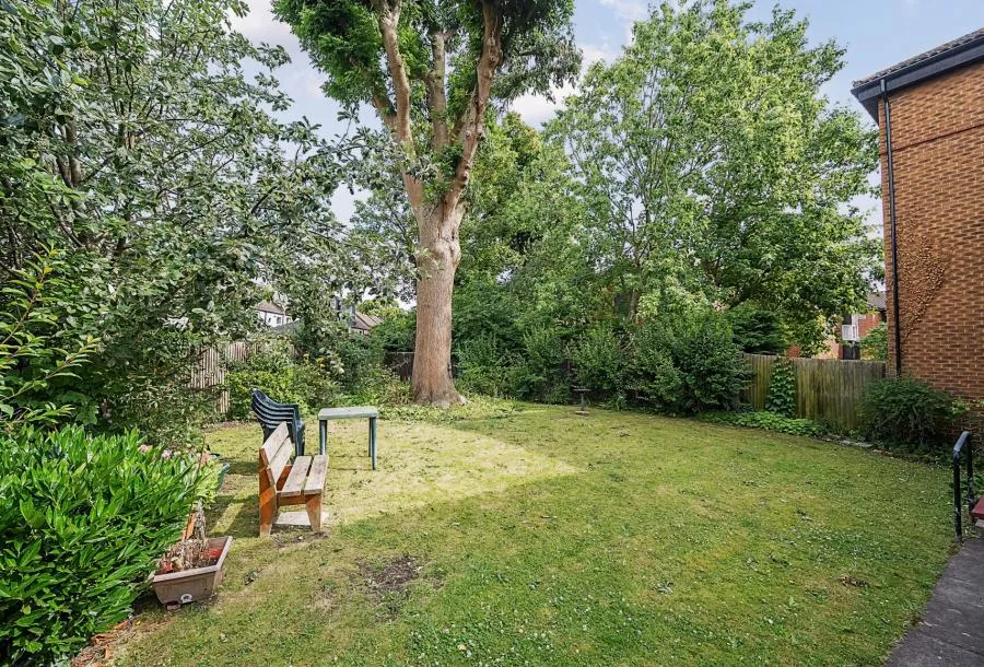 Chatsworth Place, Mitcham, CR4, photo 6