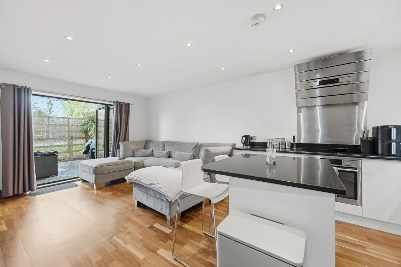 Abridge Road, IG7, photo 2