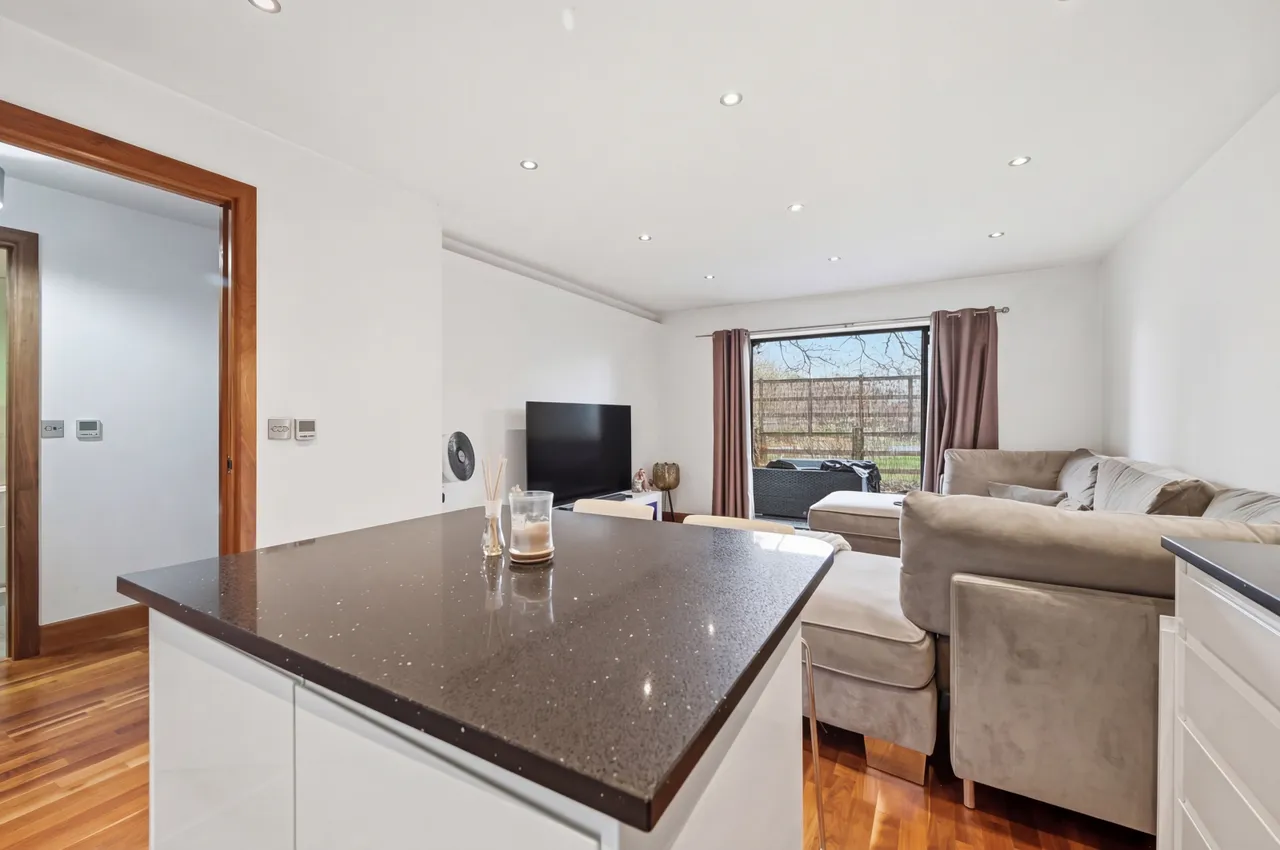 Abridge Road, IG7, photo 3