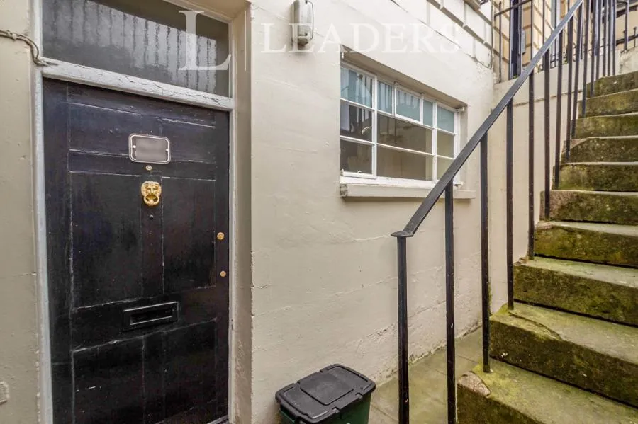 2 bed flat to rent, Berkeley Place, Cheltenham, GL52