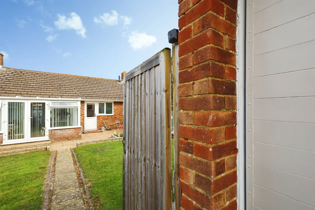 Hawksbridge Close, Eastbourne, BN22, photo 22