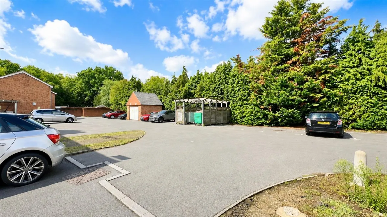bed Apartment For SaleBennett Close, Hounslow, TW4, photo 9