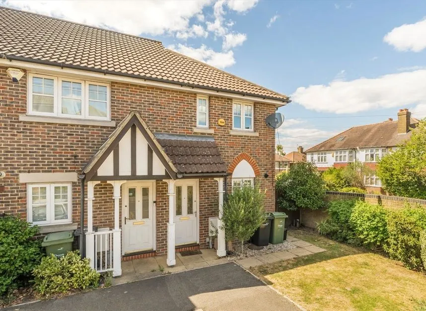 2 bed house for sale — Fawcett Close, Streatham, SW16