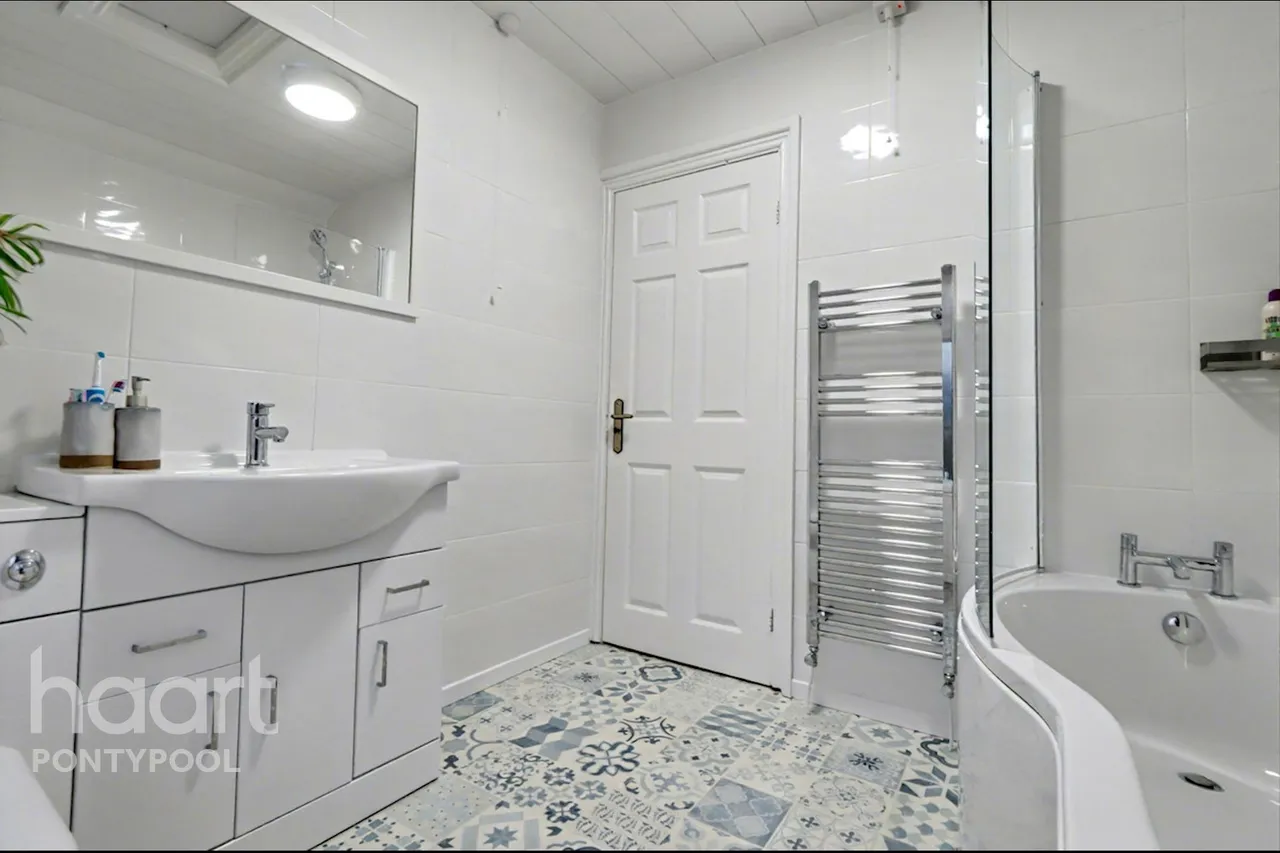 Fowler Street, Pontypool, NP4, photo 10