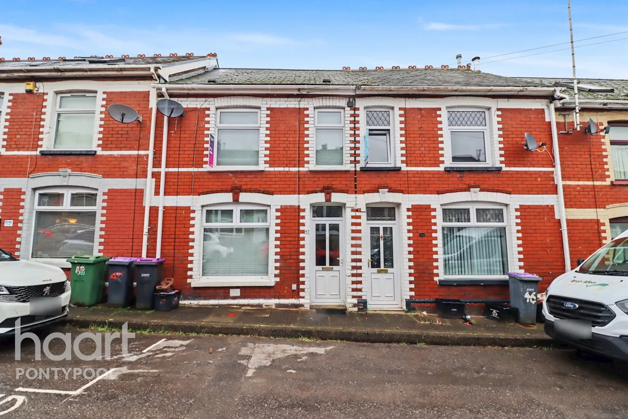 2 bed house for sale, Fowler Street, Pontypool, NP4