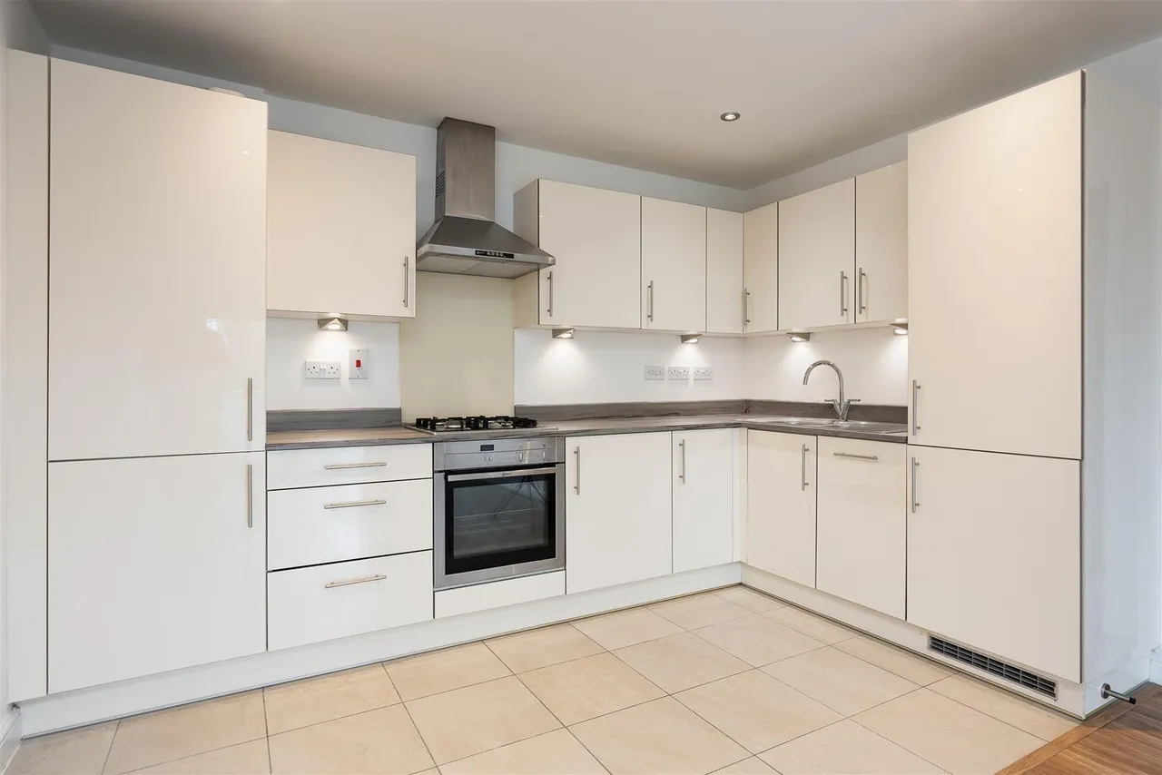 Swan Road, West Drayton, UB7, photo 3