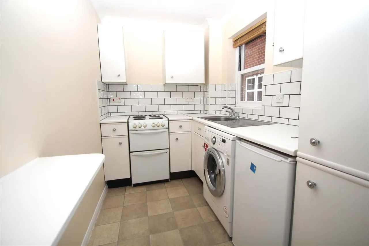 West Wycombe Road, High Wycombe, HP12, photo 3