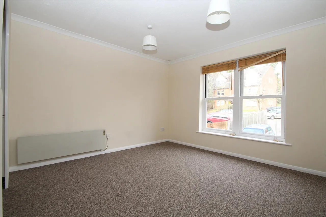 West Wycombe Road, High Wycombe, HP12, photo 2