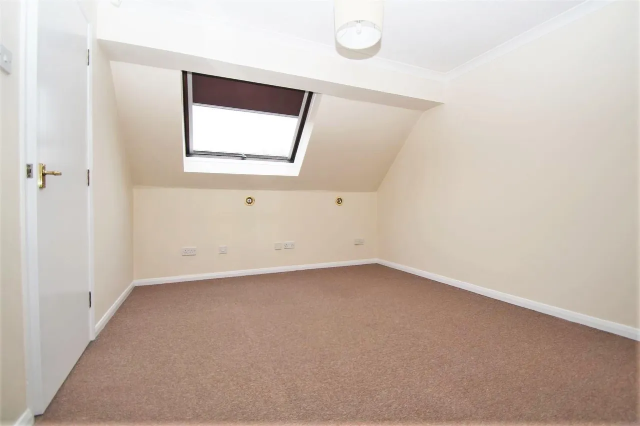West Wycombe Road, High Wycombe, HP12, photo 4