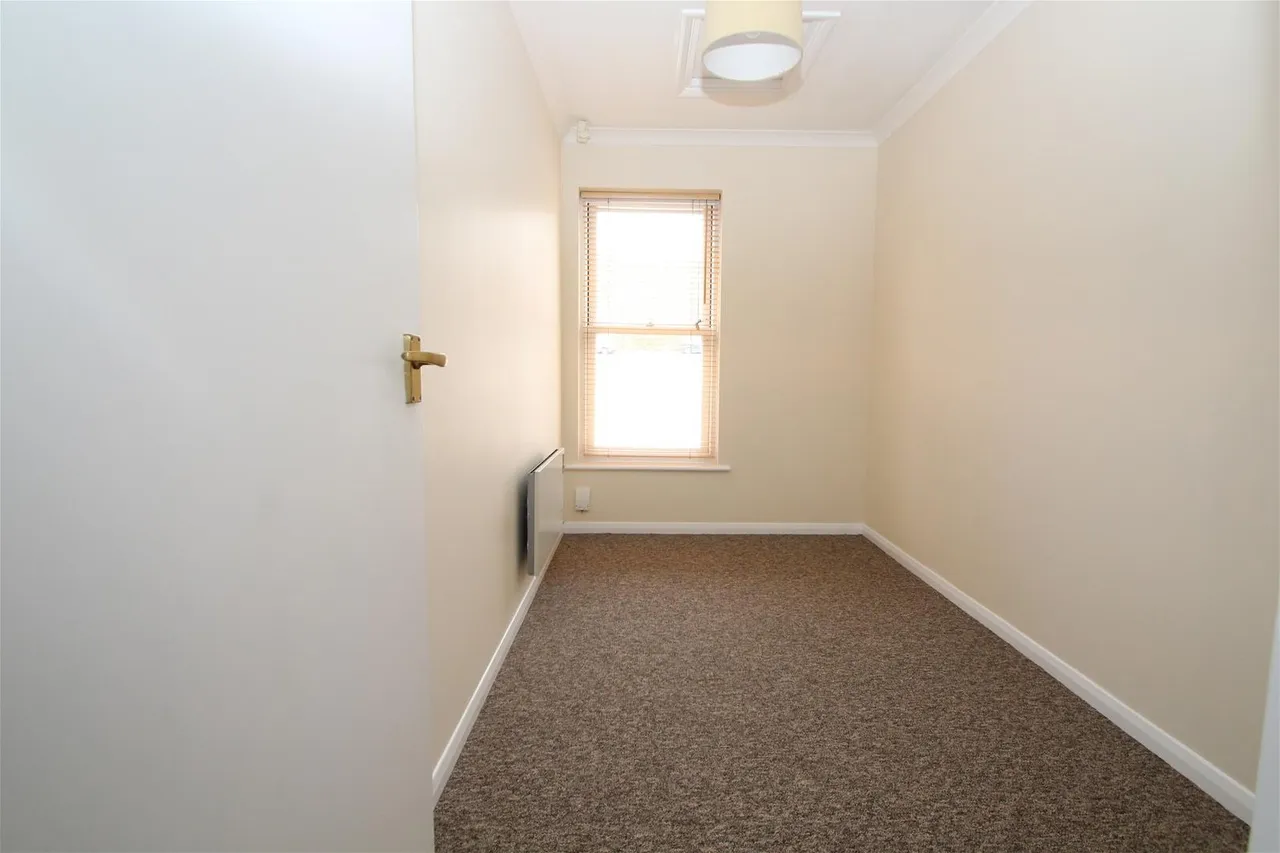 West Wycombe Road, High Wycombe, HP12, photo 5