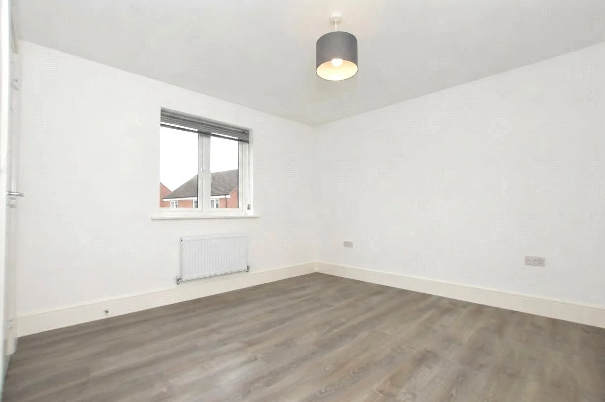 Gratton Road, Horley, RH6 8NW, photo 4