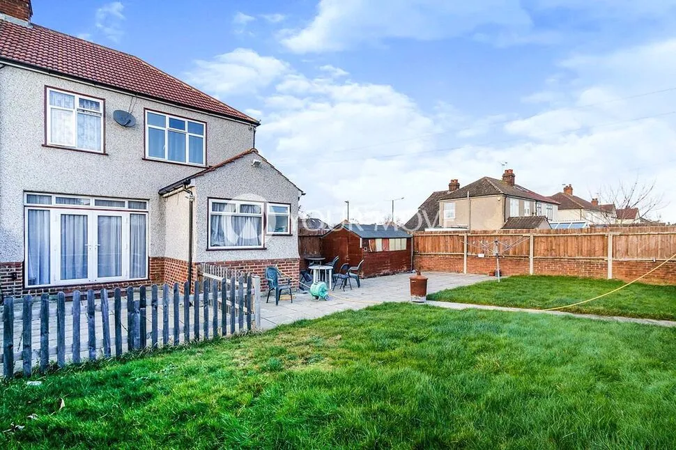 1 bed property to rent — Shepherds Lane, Dartford, Kent, DA1