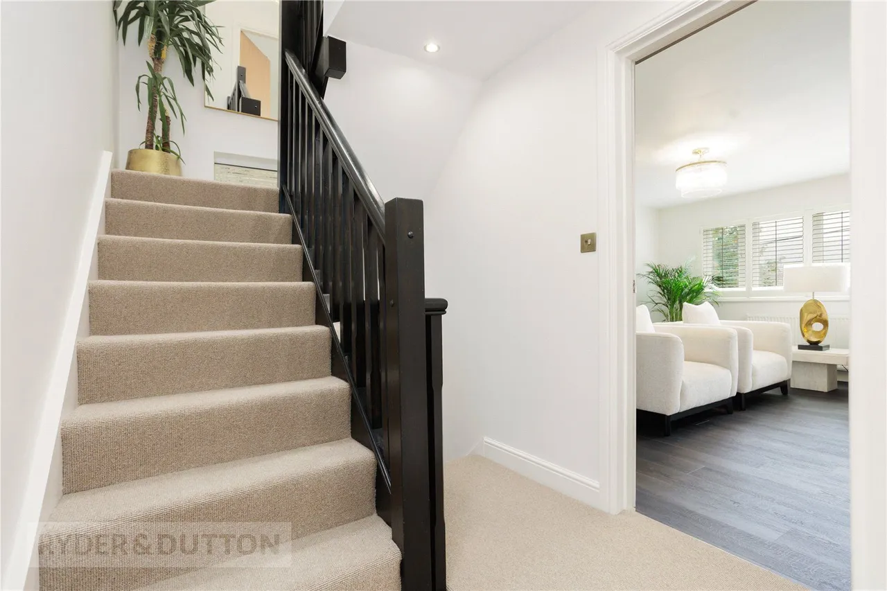 Oak Dene Close, Greenfield, OL3, photo 15