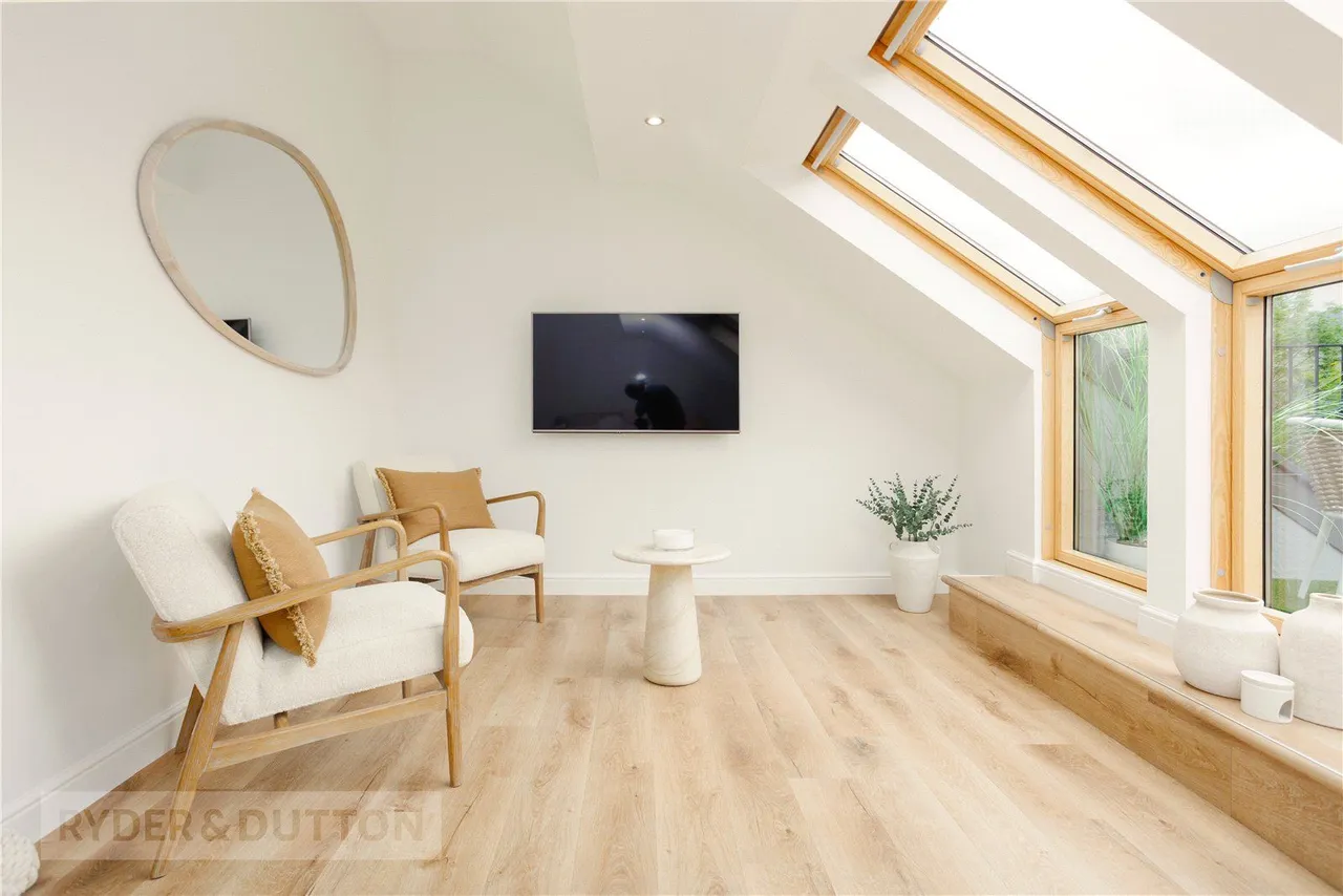 Oak Dene Close, Greenfield, OL3, photo 21