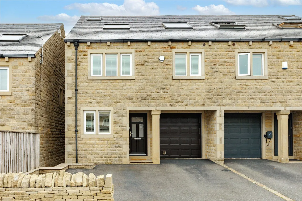 Oak Dene Close, Greenfield, OL3, photo 27