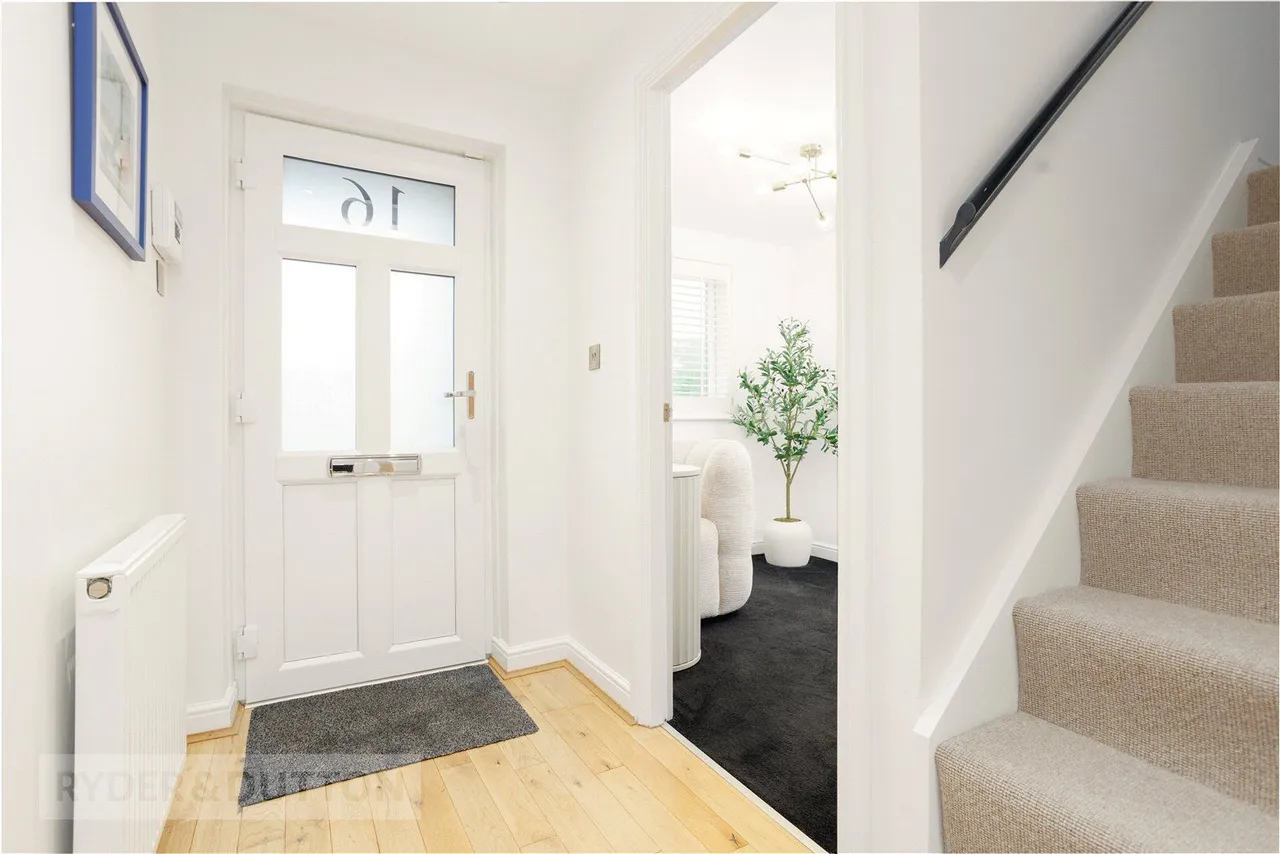 Oak Dene Close, Greenfield, OL3, photo 9