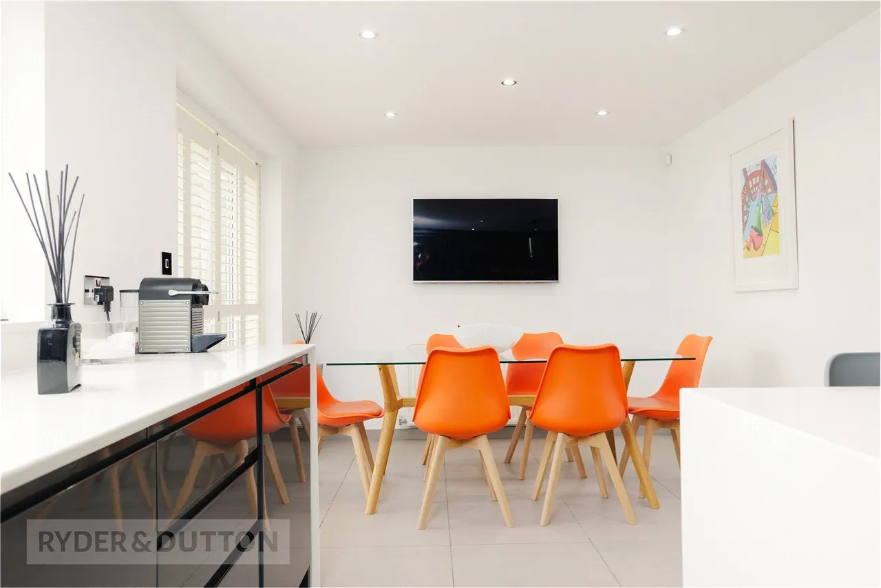 Oak Dene Close, Greenfield, OL3, photo 5
