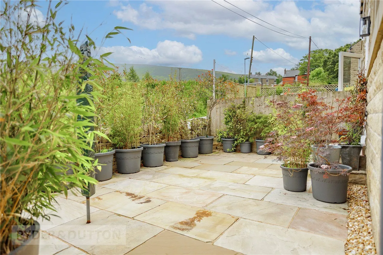 Oak Dene Close, Greenfield, OL3, photo 29