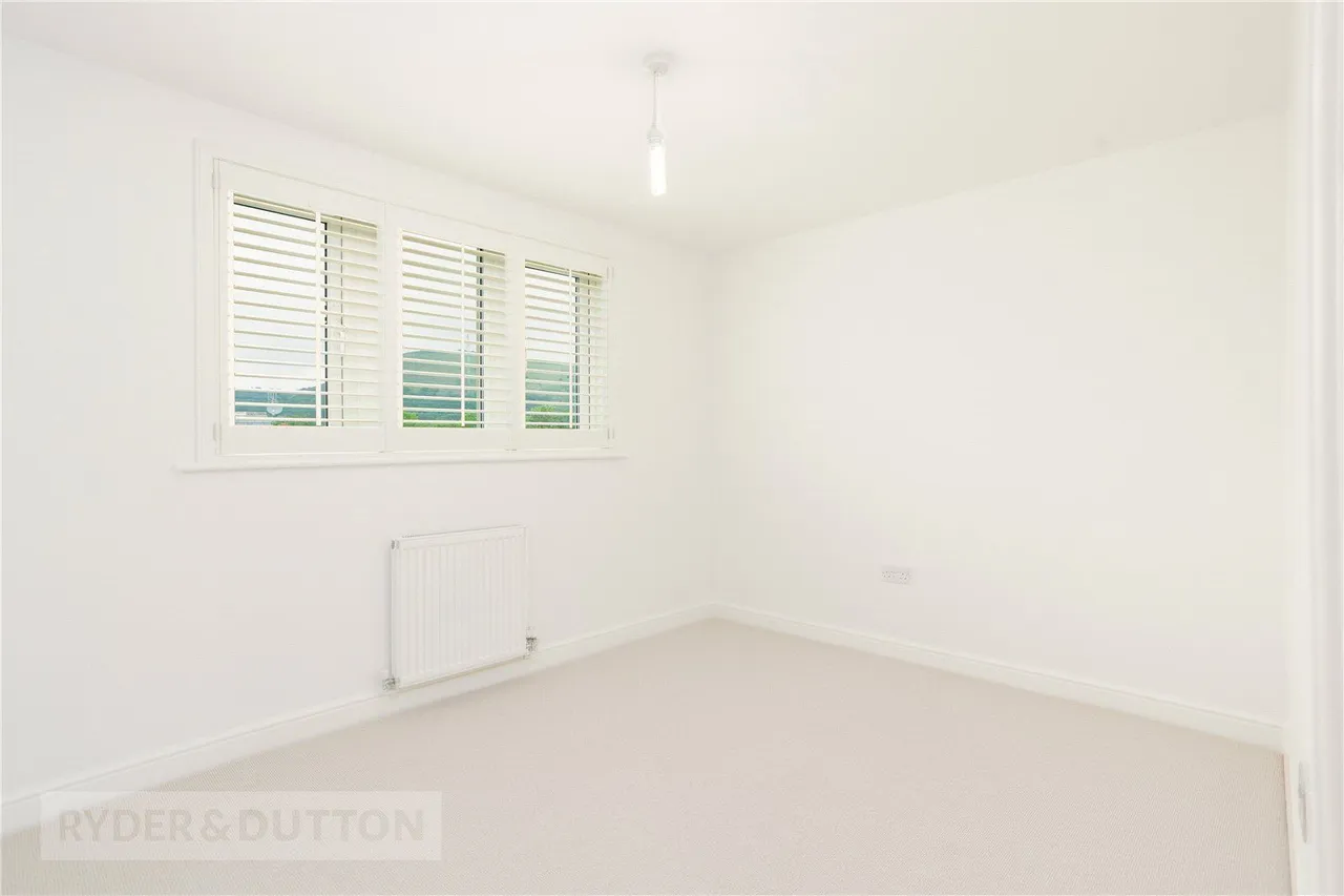 Oak Dene Close, Greenfield, OL3, photo 17