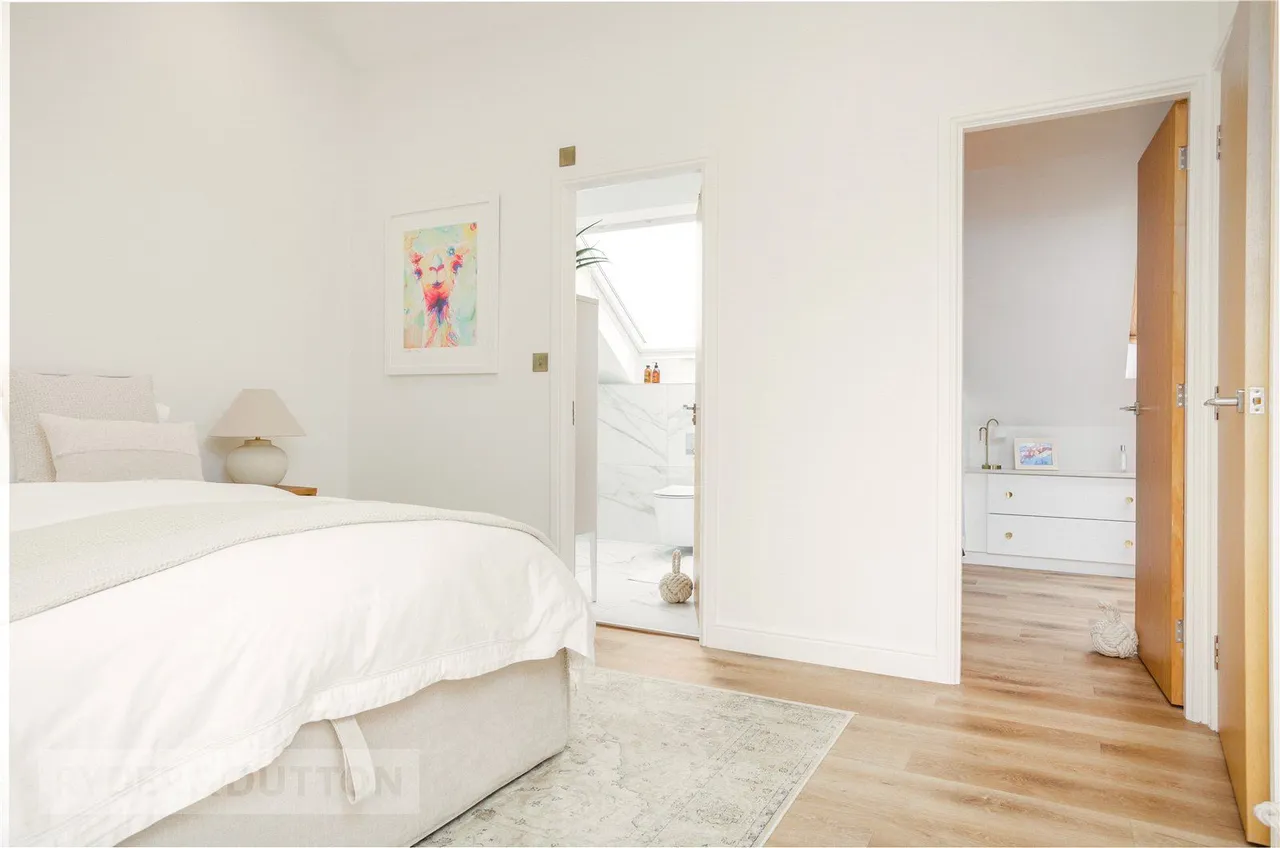 Oak Dene Close, Greenfield, OL3, photo 22