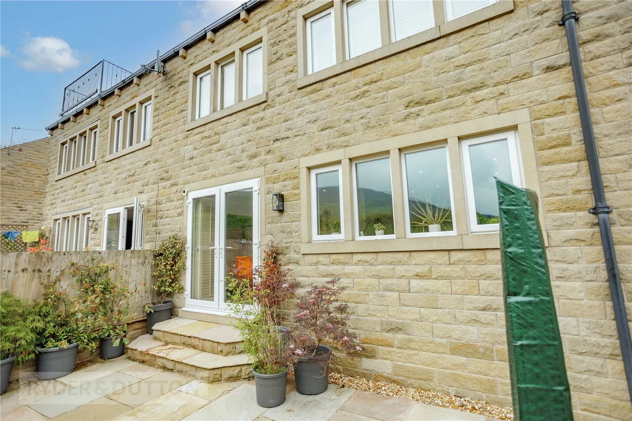 Oak Dene Close, Greenfield, OL3, photo 28