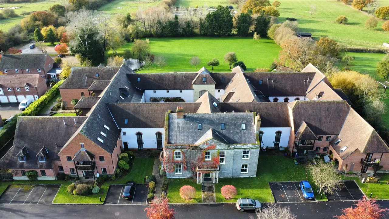 2 bed flat for sale — Motcombe Grange, Motcombe, Shaftesbury, SP7 9HJ