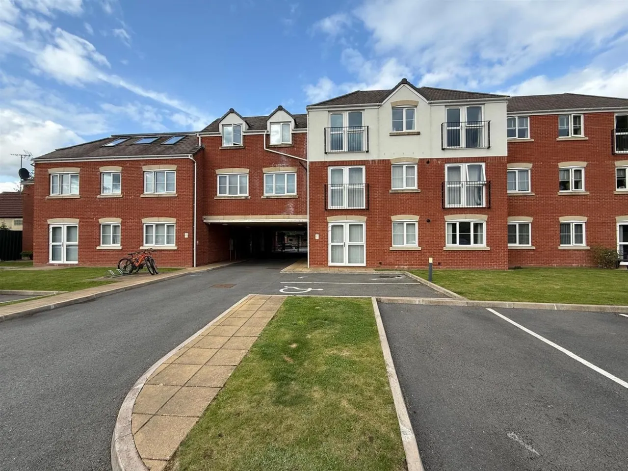 High Street, Amblecote, DY8, photo 12