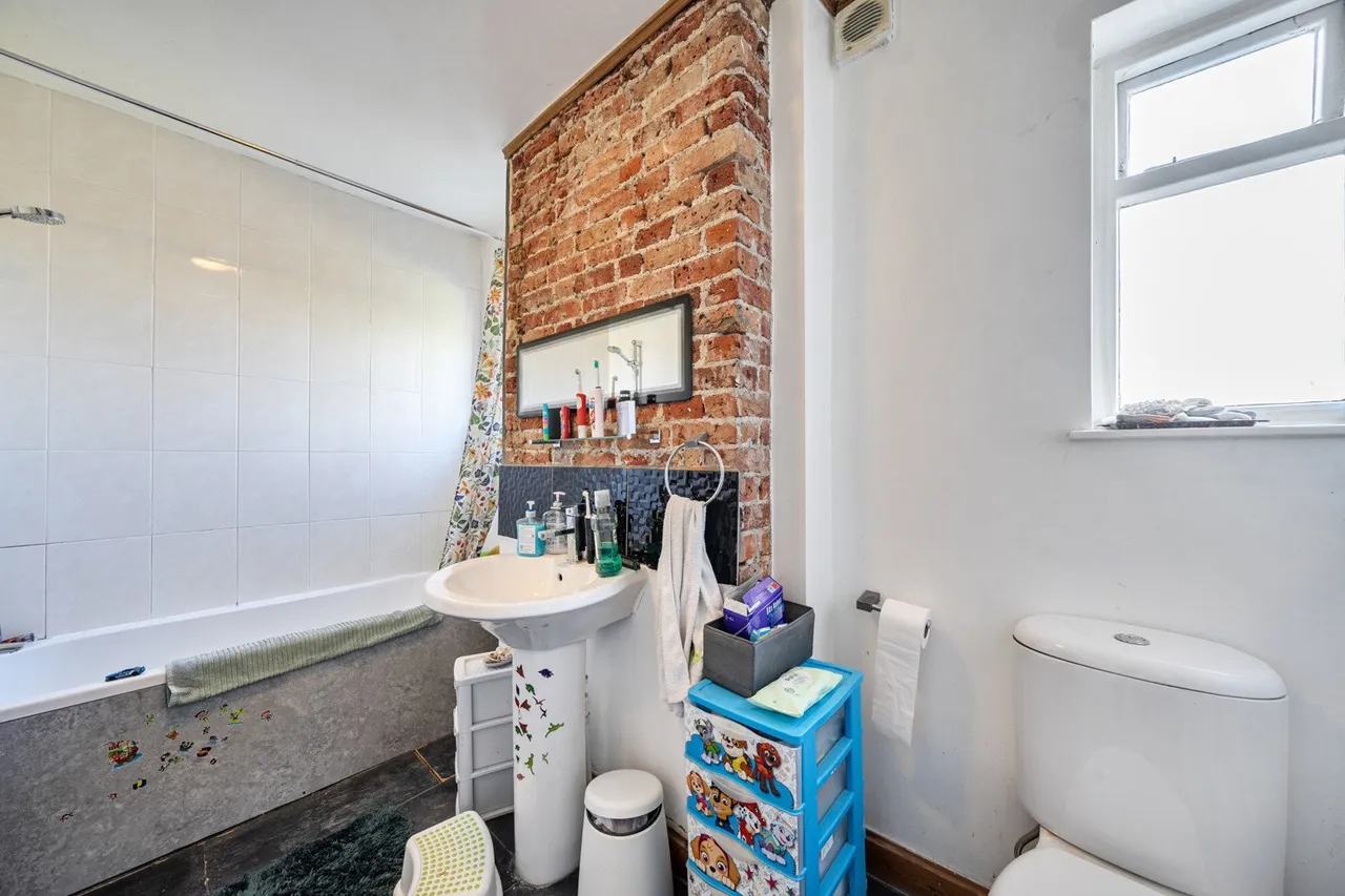 Herbert Road, SE18, photo 9