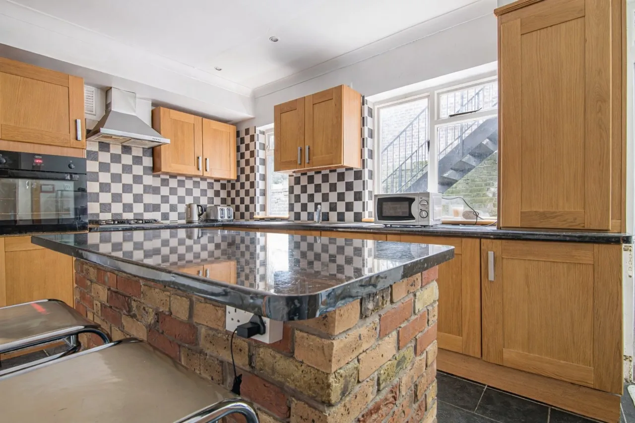 Herbert Road, SE18, photo 8