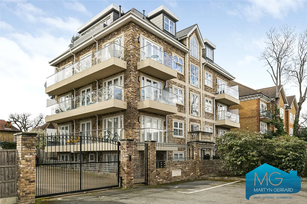 3 bed flat for sale, Freshfield Drive, Southgate, N14