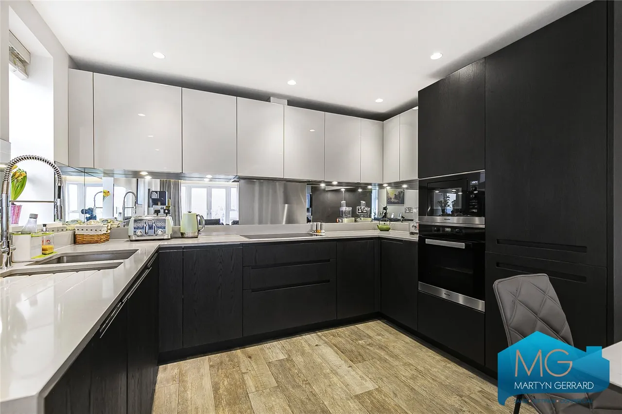 Freshfield Drive, Southgate, N14, photo 6
