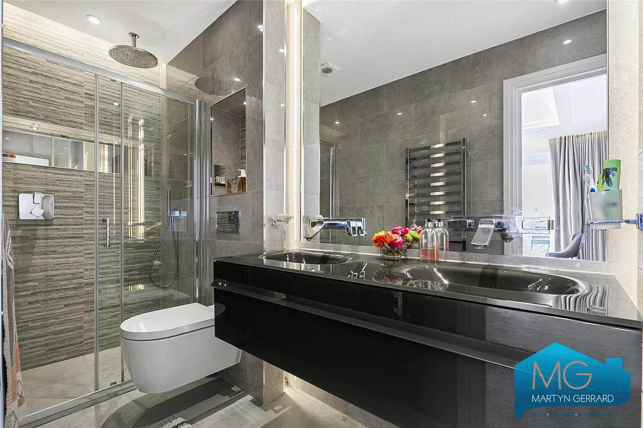 Freshfield Drive, Southgate, N14, photo 13
