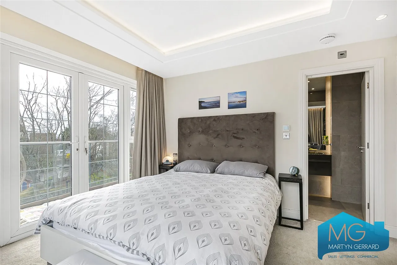 Freshfield Drive, Southgate, N14, photo 10