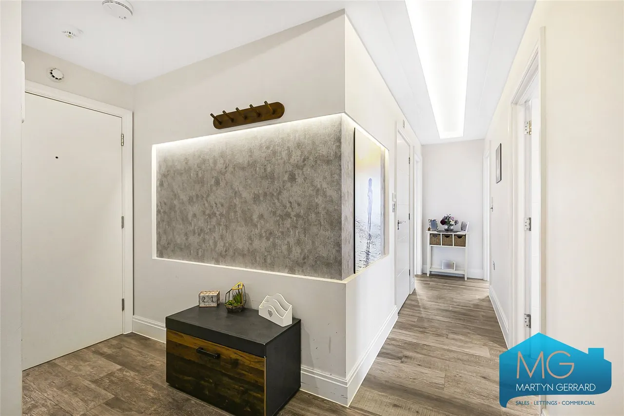 Freshfield Drive, Southgate, N14, photo 3