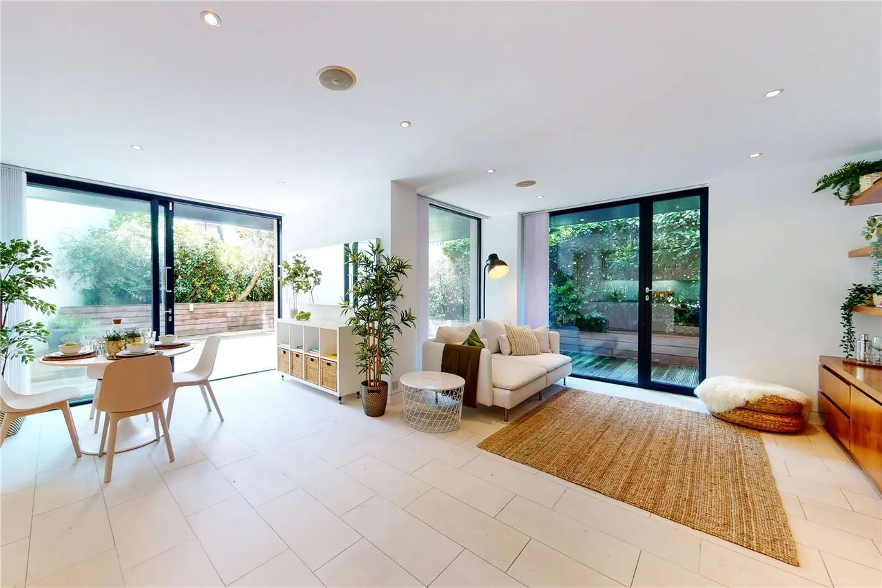 2 bed flat to rent — Latitude House, Oval Road, Camden, London, NW1 7EU