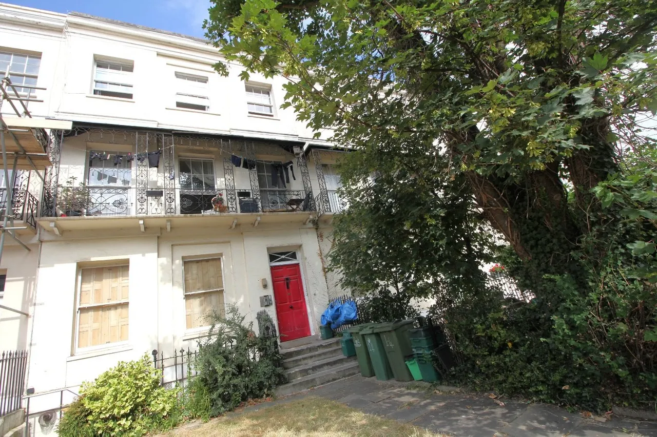1 bed flat to rent — Evesham Road, Cheltenham, Gloucestershire, GL52