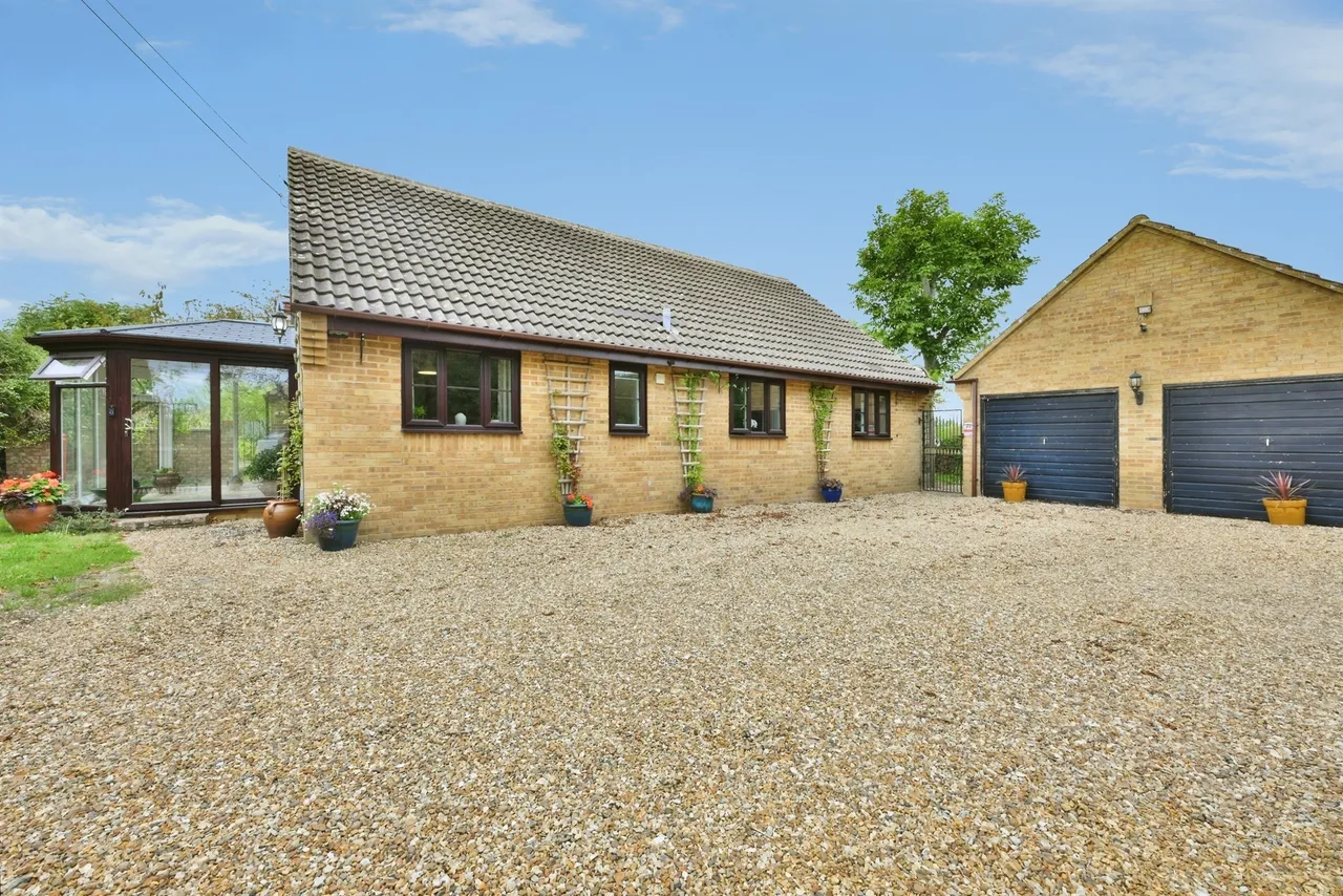 3 bed house for sale — Gransden Road, Caxton, CAMBRIDGE