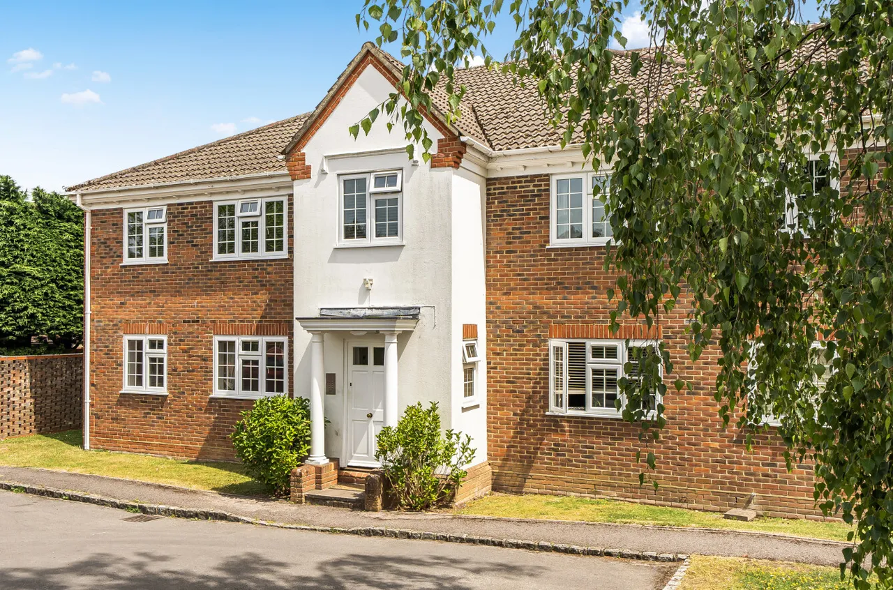 1 bed flat for sale — Alsford Close, Lightwater, Surrey, GU18 5LF