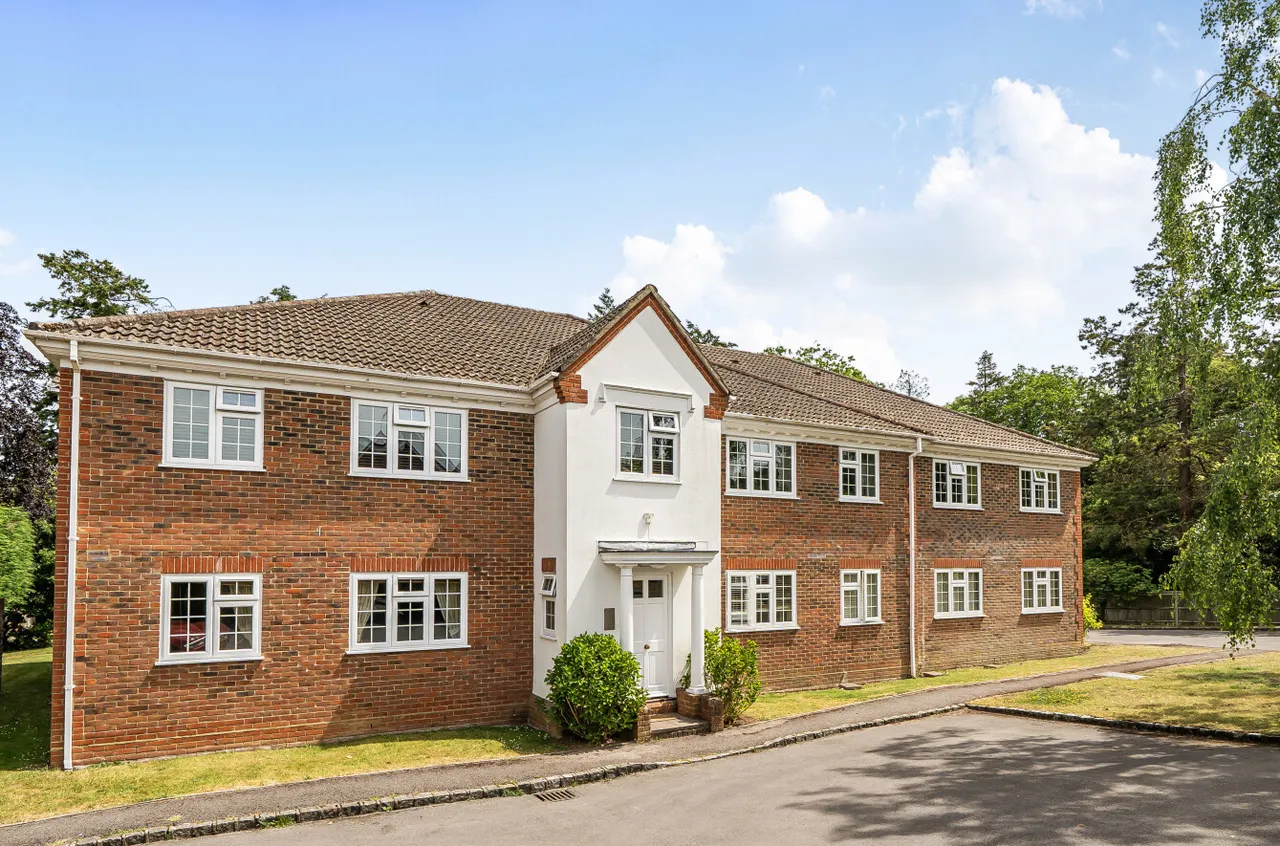 Alsford Close, Lightwater, Surrey, GU18 5LF, photo 12